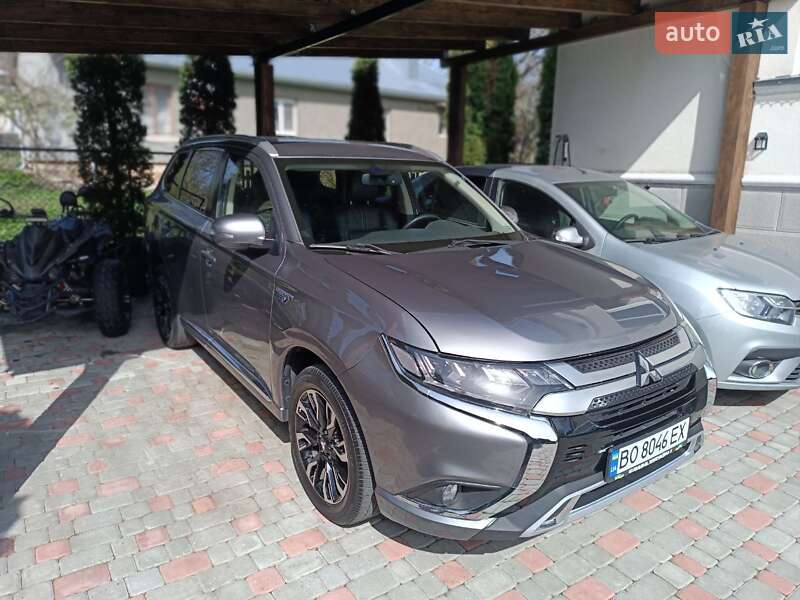 Позашляховик / Кросовер Mitsubishi Outlander 2018 в Тернополі