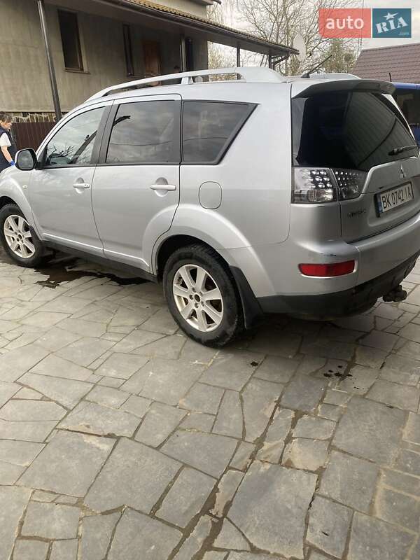 Внедорожник / Кроссовер Mitsubishi Outlander 2008 в Ровно