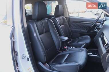 Внедорожник / Кроссовер Mitsubishi Outlander 2017 в 