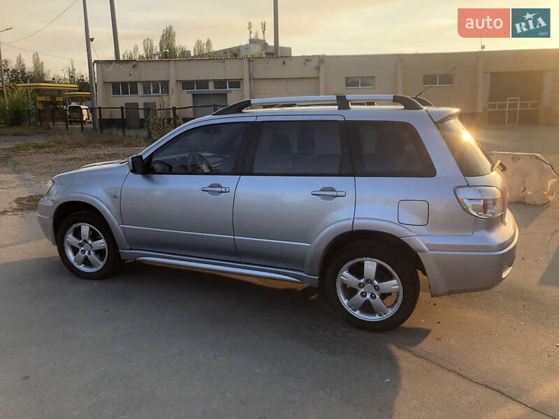 Внедорожник / Кроссовер Mitsubishi Outlander 2010 в Харькове