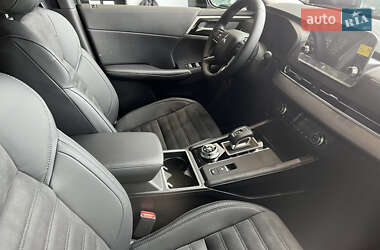 Позашляховик / Кросовер Mitsubishi Outlander 2025 в 
