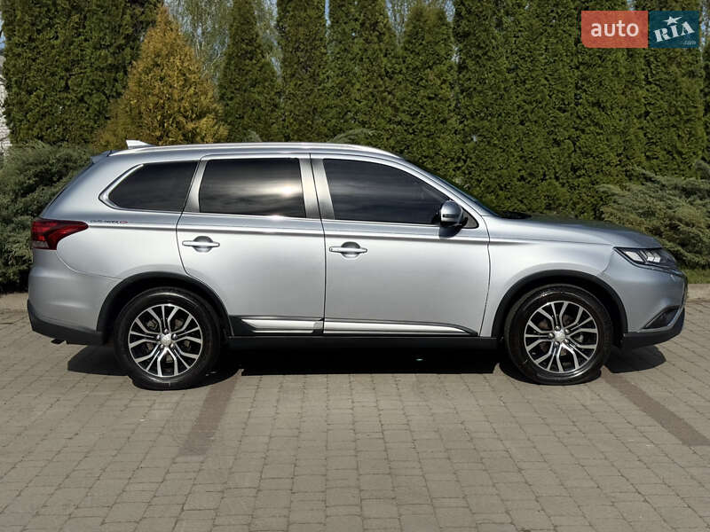 Внедорожник / Кроссовер Mitsubishi Outlander 2016 в Киеве