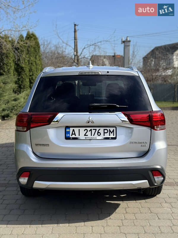 Внедорожник / Кроссовер Mitsubishi Outlander 2016 в Киеве