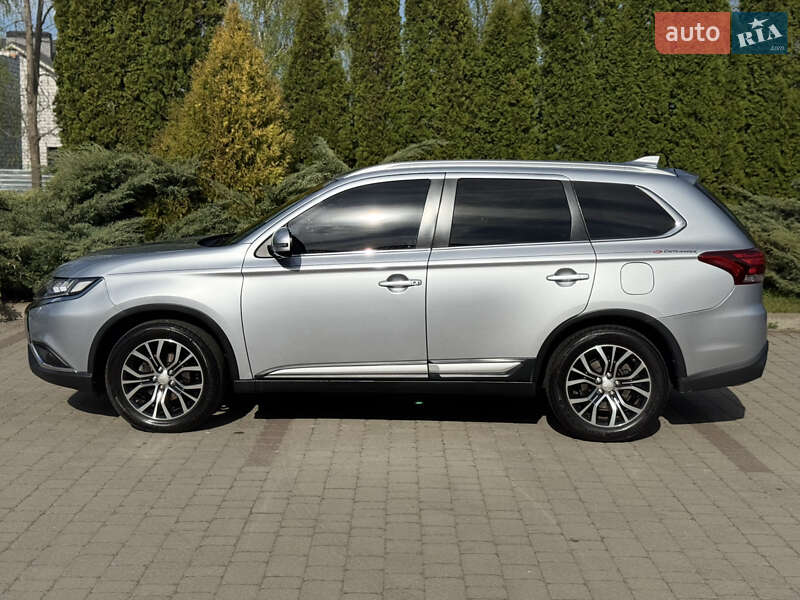 Внедорожник / Кроссовер Mitsubishi Outlander 2016 в Киеве