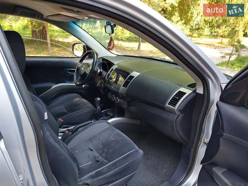 Внедорожник / Кроссовер Mitsubishi Outlander 2010 в Золочеве