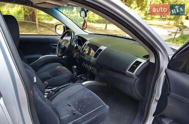 Внедорожник / Кроссовер Mitsubishi Outlander 2010 в 