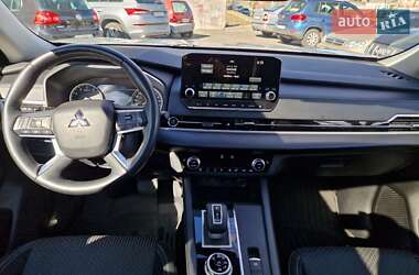 Внедорожник / Кроссовер Mitsubishi Outlander 2021 в 