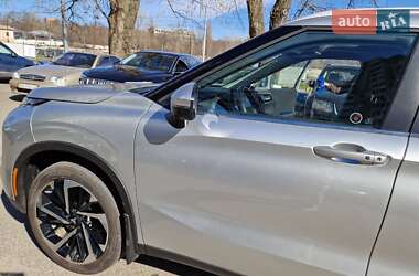 Внедорожник / Кроссовер Mitsubishi Outlander 2021 в 