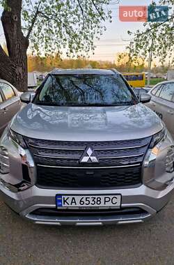 Внедорожник / Кроссовер Mitsubishi Outlander 2021 в 