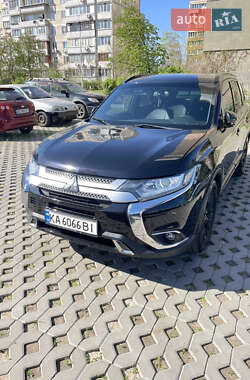 Внедорожник / Кроссовер Mitsubishi Outlander 2018 в 