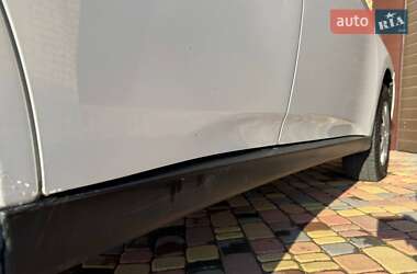 Внедорожник / Кроссовер Mitsubishi Outlander 2012 в 