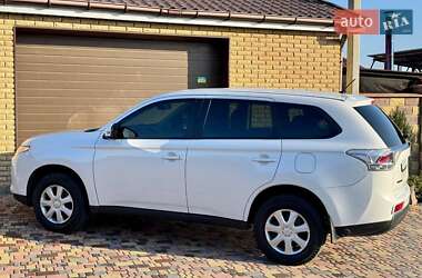 Внедорожник / Кроссовер Mitsubishi Outlander 2012 в 