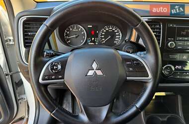 Внедорожник / Кроссовер Mitsubishi Outlander 2012 в 