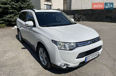 Внедорожник / Кроссовер Mitsubishi Outlander 2013 в 