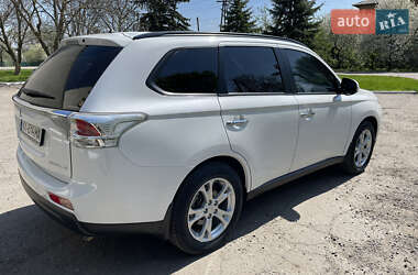 Внедорожник / Кроссовер Mitsubishi Outlander 2013 в 