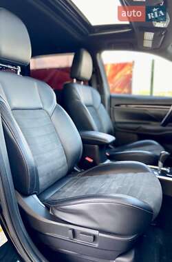 Внедорожник / Кроссовер Mitsubishi Outlander 2018 в 
