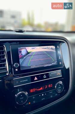 Внедорожник / Кроссовер Mitsubishi Outlander 2018 в 