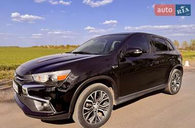 Внедорожник / Кроссовер Mitsubishi Outlander 2017 в 