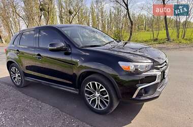 Внедорожник / Кроссовер Mitsubishi Outlander 2017 в 
