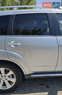 Внедорожник / Кроссовер Mitsubishi Outlander 2010 в 