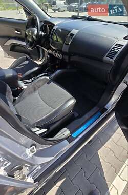 Внедорожник / Кроссовер Mitsubishi Outlander 2010 в 
