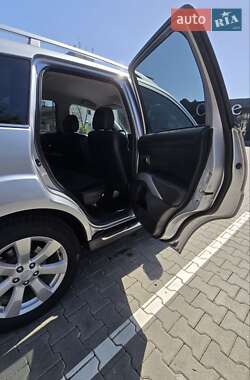 Внедорожник / Кроссовер Mitsubishi Outlander 2010 в 