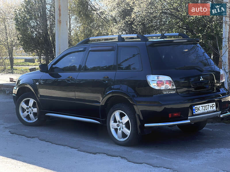 Внедорожник / Кроссовер Mitsubishi Outlander 2008 в Вараше