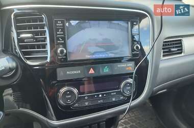 Внедорожник / Кроссовер Mitsubishi Outlander 2018 в 