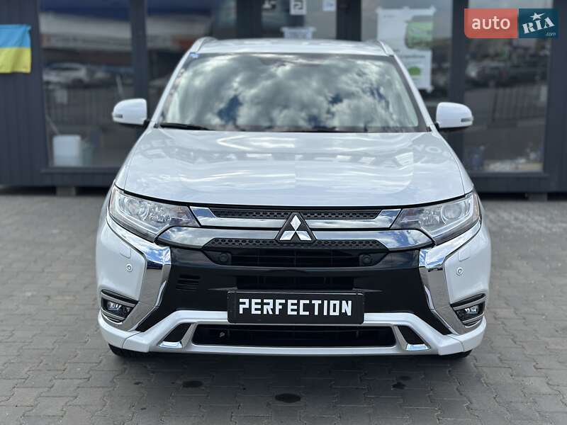 Позашляховик / Кросовер Mitsubishi Outlander 2021 в Чернівцях