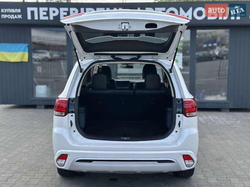 Позашляховик / Кросовер Mitsubishi Outlander 2021 в Чернівцях