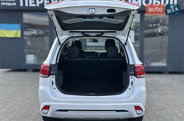 Позашляховик / Кросовер Mitsubishi Outlander 2021 в 