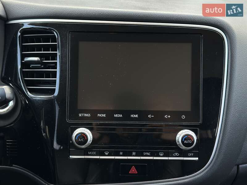 Позашляховик / Кросовер Mitsubishi Outlander 2021 в Чернівцях