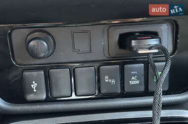 Позашляховик / Кросовер Mitsubishi Outlander 2021 в 