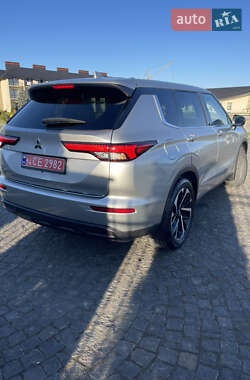 Позашляховик / Кросовер Mitsubishi Outlander 2022 в 