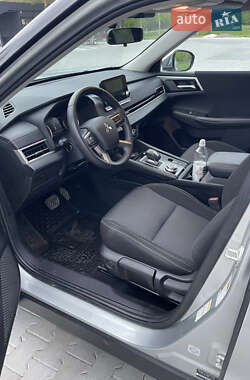 Позашляховик / Кросовер Mitsubishi Outlander 2022 в 