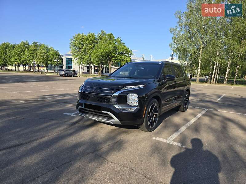 Позашляховик / Кросовер Mitsubishi Outlander 2023 в Кривому Розі