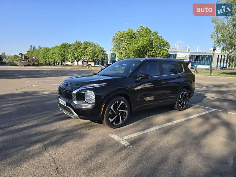 Позашляховик / Кросовер Mitsubishi Outlander 2023 в Кривому Розі