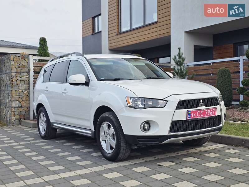 Mitsubishi Outlander 2011