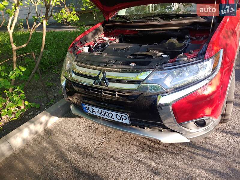 Позашляховик / Кросовер Mitsubishi Outlander 2015 в Києві