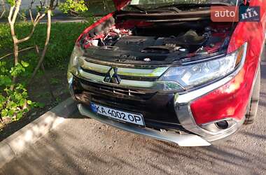 Позашляховик / Кросовер Mitsubishi Outlander 2015 в 