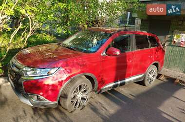 Позашляховик / Кросовер Mitsubishi Outlander 2015 в Києві