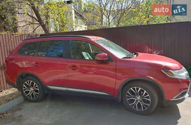 Позашляховик / Кросовер Mitsubishi Outlander 2015 в 