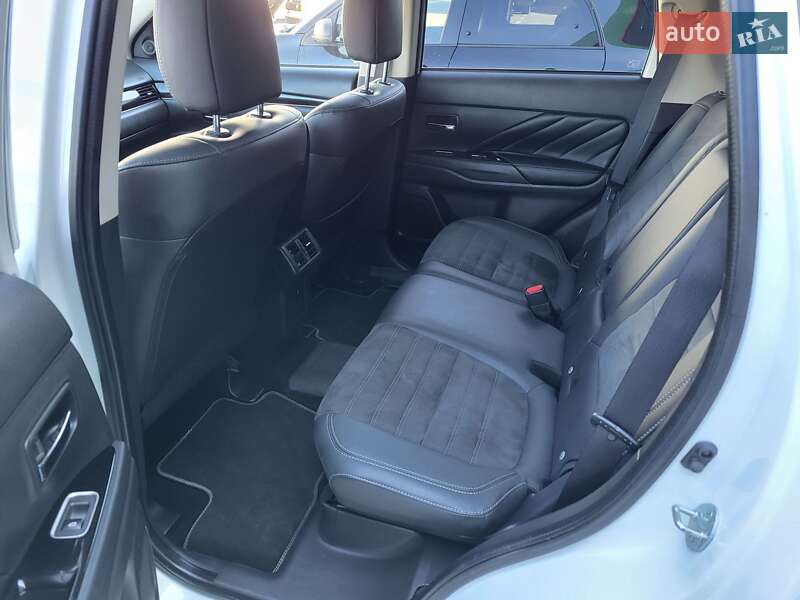 Позашляховик / Кросовер Mitsubishi Outlander 2019 в Ірпені