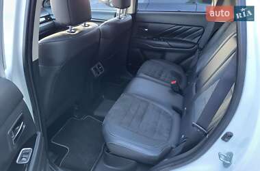 Внедорожник / Кроссовер Mitsubishi Outlander 2019 в 