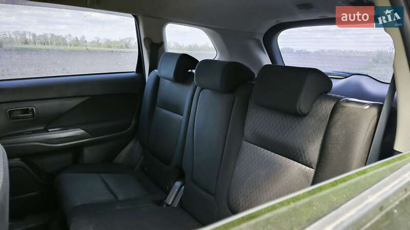Позашляховик / Кросовер Mitsubishi Outlander 2015 в Царичанці