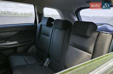 Позашляховик / Кросовер Mitsubishi Outlander 2015 в 
