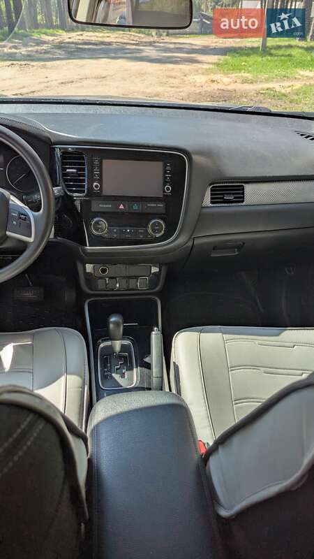 Позашляховик / Кросовер Mitsubishi Outlander 2018 в Чернігові