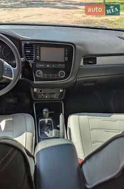 Внедорожник / Кроссовер Mitsubishi Outlander 2018 в 