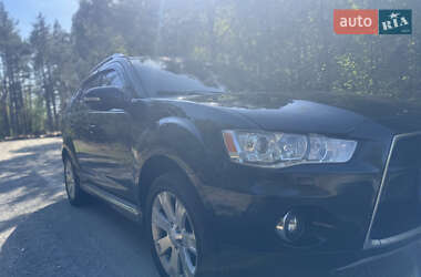 Внедорожник / Кроссовер Mitsubishi Outlander 2011 в 