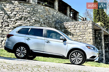Внедорожник / Кроссовер Mitsubishi Outlander 2020 в Каменец-Подольском